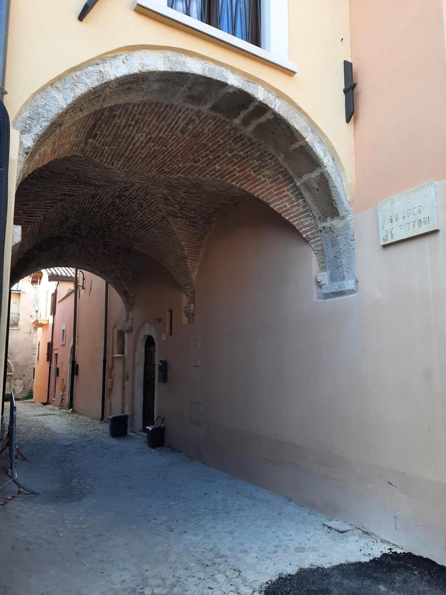 Ferienwohnung Arco Dei Pittori- Affitti Brevi Italia LʼAquila Exterior foto